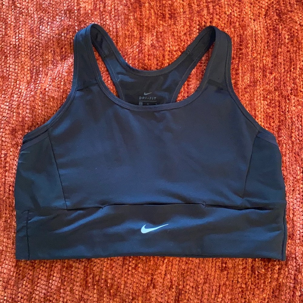 Black Nike Swoosh Pocket Sports Bra